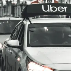 Zarobki w Uber: Realne opinie kierowców na forach internetowych