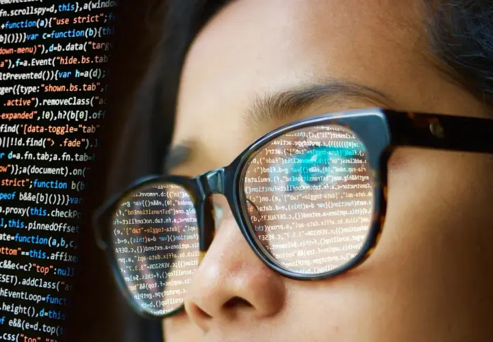 Jaki język programowania wybrać na start? Poradnik dla początkujących 2025