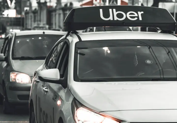 Zarobki w Uber: Realne opinie kierowców na forach internetowych