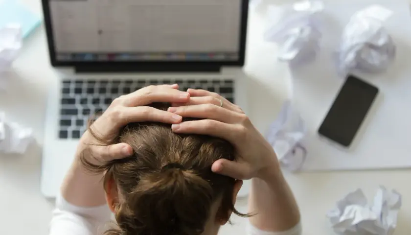 Uzależnienie od informacji: lęk informacyjny i jego konsekwencje